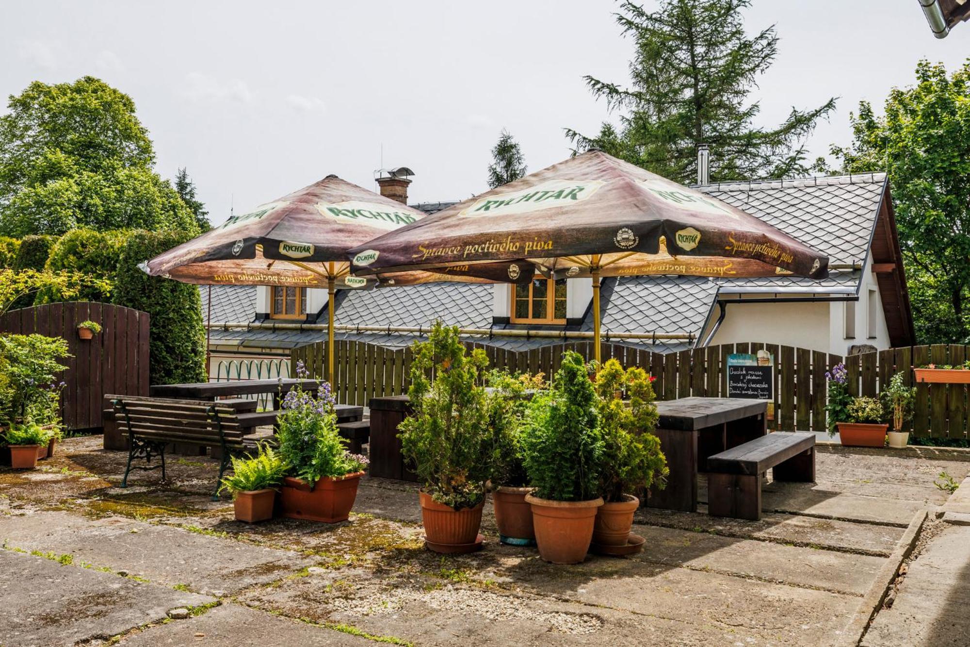 Hotel Kacenka Kraliky Exterior photo